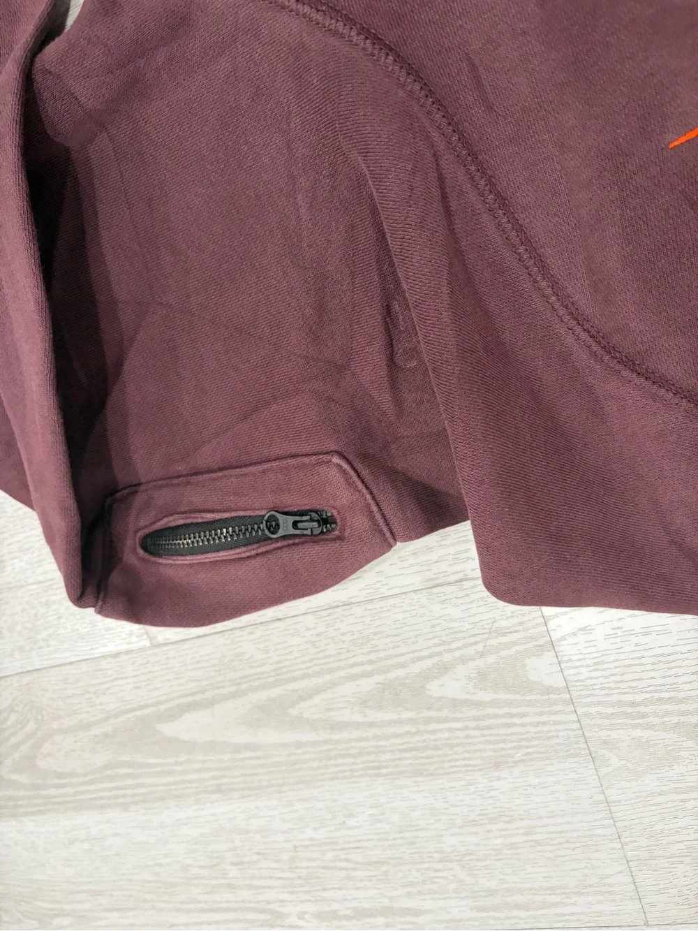 Nike Men’s Crewneck Sweatshirt in Dark Maroon with Orange Swoosh SIZE M